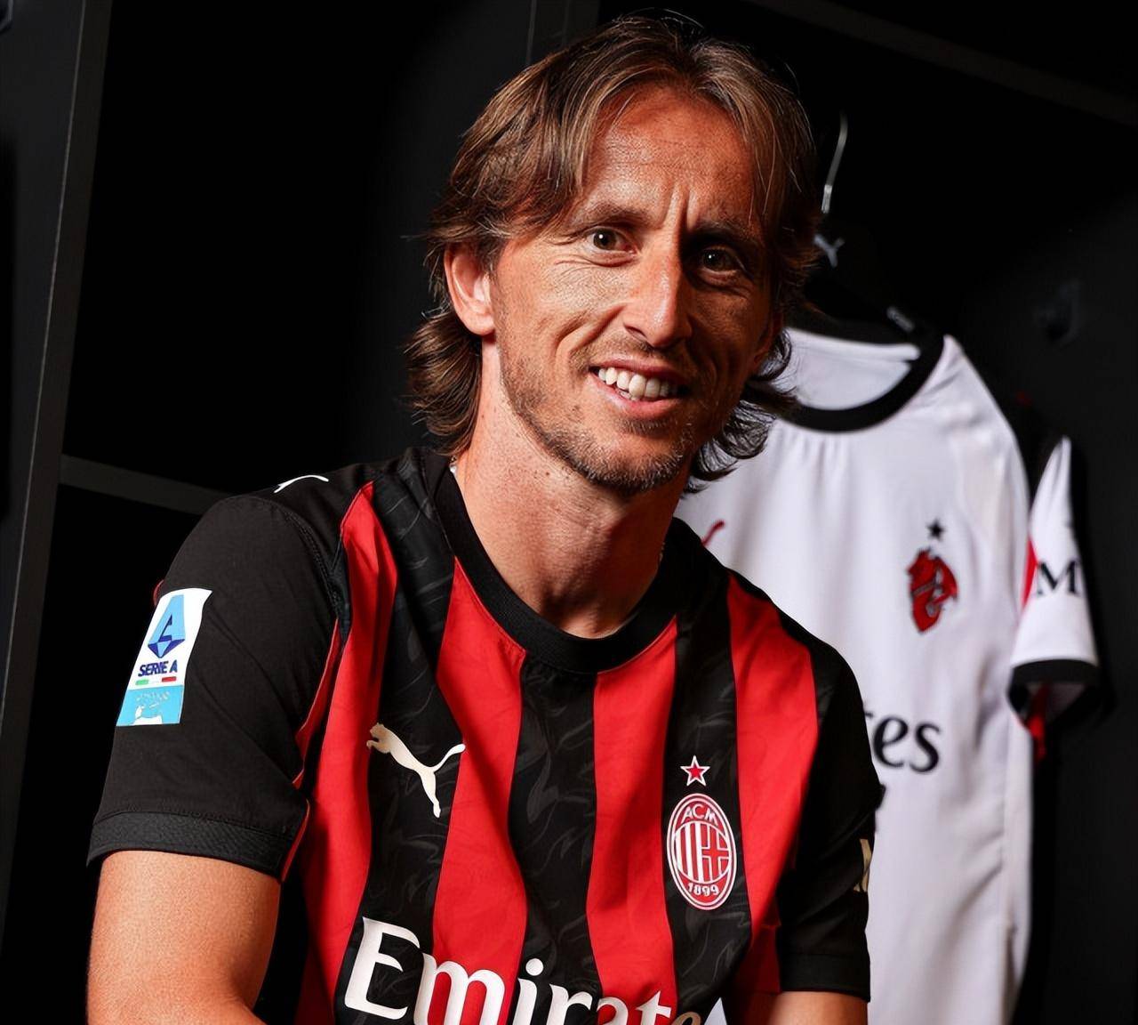 曼联英超14轮1-1战平西汉姆联，近5轮仅胜1场，阿莫林执教遇质疑，防守问题突出。