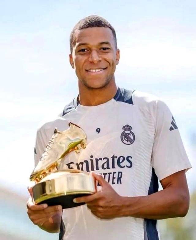 忠诚！每体：拉菲尼亚目前没经纪人，拒绝所有离开巴萨的谈判